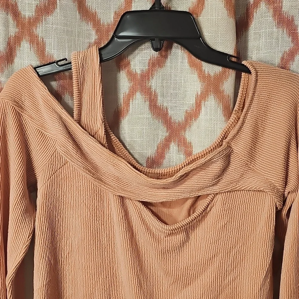 Women's Off-Shoulder Top - Picture 2 of 6